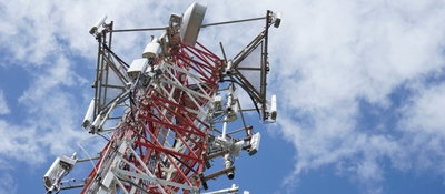 Foto de una torre de telecomunicaicones Foto de una torre de telecomunicaicones