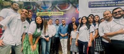Foto del ministro TIC junto a estudiantes del Centro PotencIA de Riohacha Foto del ministro TIC junto a estudiantes del Centro PotencIA de Riohacha