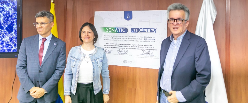 Foto de viceministro Belfor con lideres del ICETEX