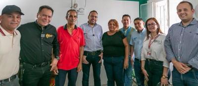 Foto del ministro TIC en el proyecto 'Hogares Conectados' en el Área Metropolitana de Cúcuta Foto del ministro TIC en el proyecto 'Hogares Conectados' en el Área Metropolitana de Cúcuta