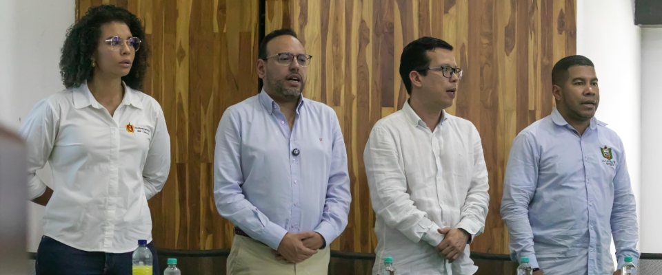Foto del ministro TIC y asistentes en el anuncio de la segunda red de fibra óptica para Chocó Foto del ministro TIC y asistentes en el anuncio de la segunda red de fibra óptica para Chocó