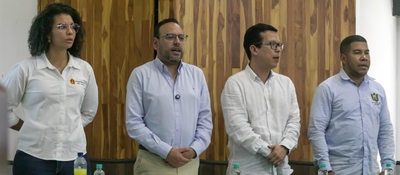 Foto del ministro TIC y asistentes en el anuncio de la segunda red de fibra óptica para Chocó Foto del ministro TIC y asistentes en el anuncio de la segunda red de fibra óptica para Chocó
