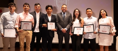 Ministro TIC junto a estudiantes de universidad del Cauca Ministro TIC junto a estudiantes de universidad del Cauca