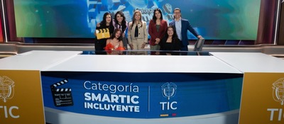 Foto de la ministra (e) en la simulación de un día de rodaje de un producto audiovisual Foto de la ministra (e) en la simulación de un día de rodaje de un producto audiovisual