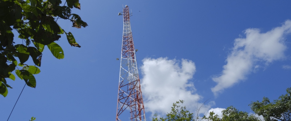 Foto de una antena radioeléctrica
