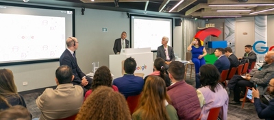 Foto del ministro TIC en el anuncio de becas en alianza junto a Google y Colnodo Foto del ministro TIC en el anuncio de becas en alianza junto a Google y Colnodo