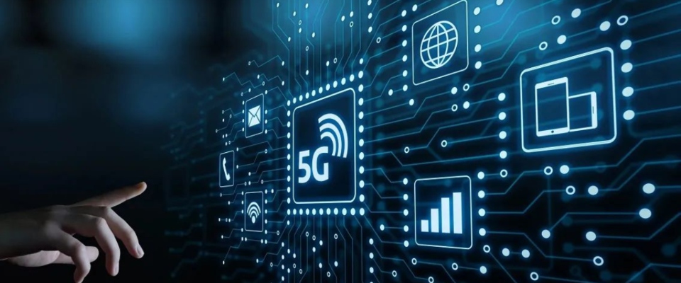 Imagen diseñada de una imagen señalando un fondo futurista resaltando la palabra 5G