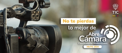 Foto de una cámara cinematográfica junto al texto 'Abre Cámara' Foto de una cámara cinematográfica junto al texto 'Abre Cámara'