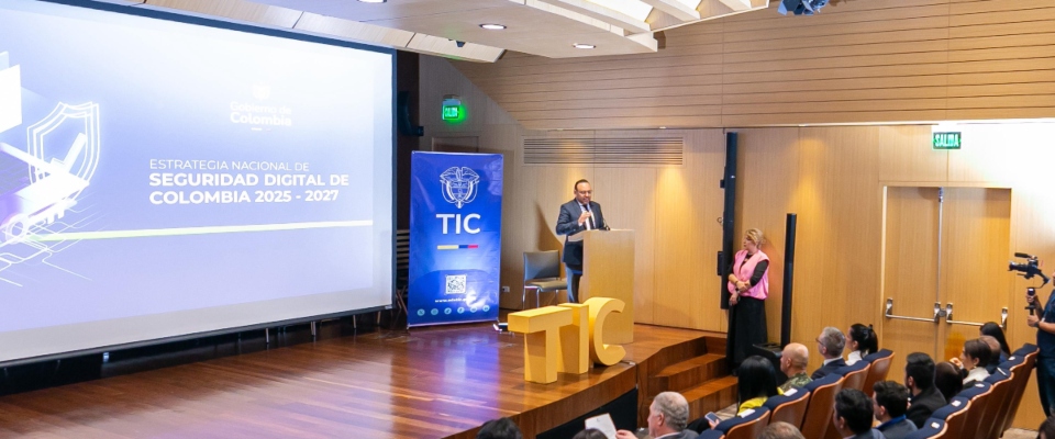 Foto del Minitro Tic en el evento Estrategia Nacional de Seguridad Digital de Colombia