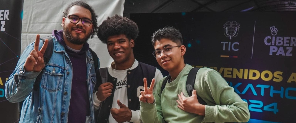 Foto de asistentes de Hackatón Reto CiberPaz 2024