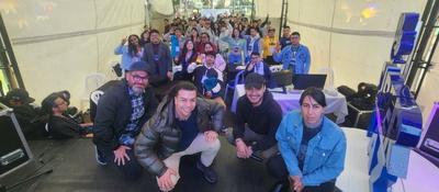 Foto de participantes a la Hackatón