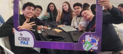 Foto de jóvenes participante en el evento CiberPaz