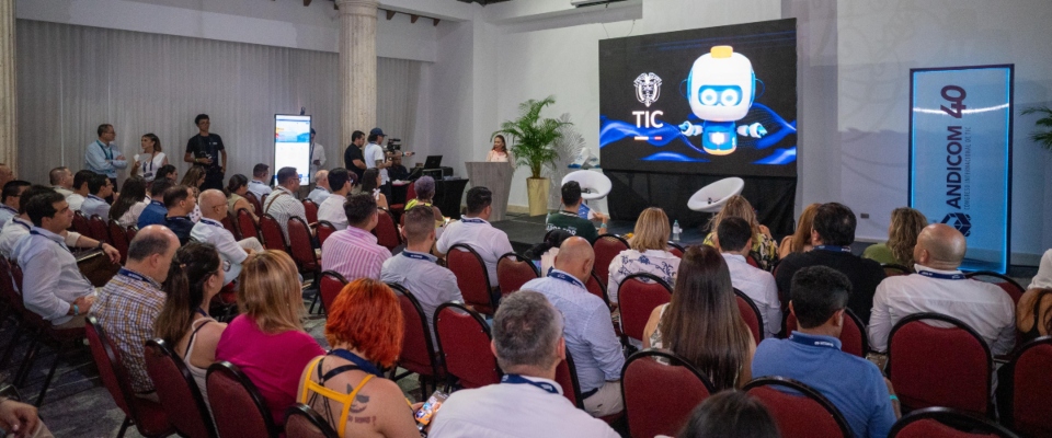 Foto del lanzamiento de ‘Robi’ y ‘GOV.CO 2.0