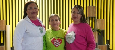 Foto de mujeres pertenecientes al labor de las personas cuidadoras en Colombia