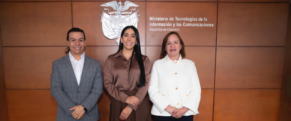 Foto de nueva Ministra Carina Murcia y viceministros