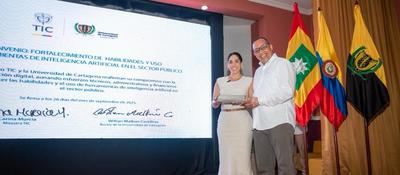Foto de la ministra TIC en lanzamiento de diplomado