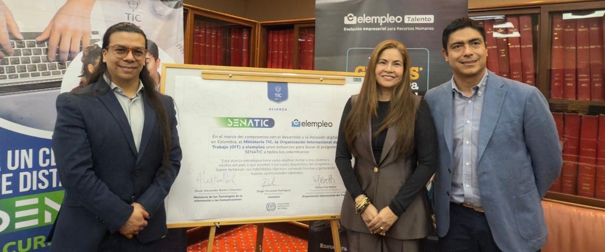 Foto de viceministro con directivos de entidad aliada