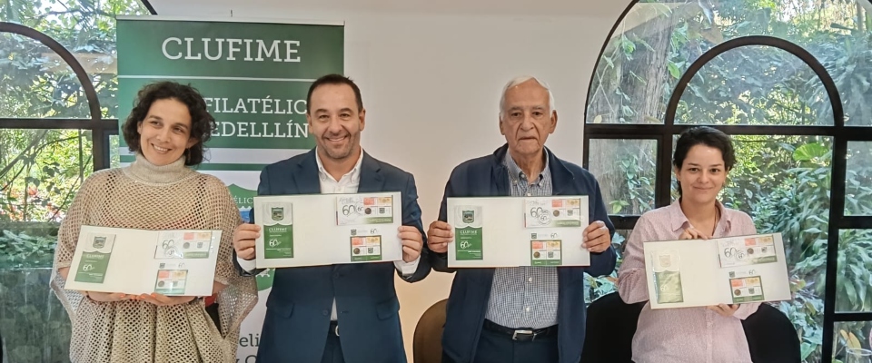 Foto de asistentes al evento conmemorativo