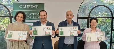 Foto de asistentes al evento conmemorativo