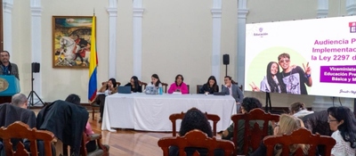 Foto de ponentes en el Congreso de la República