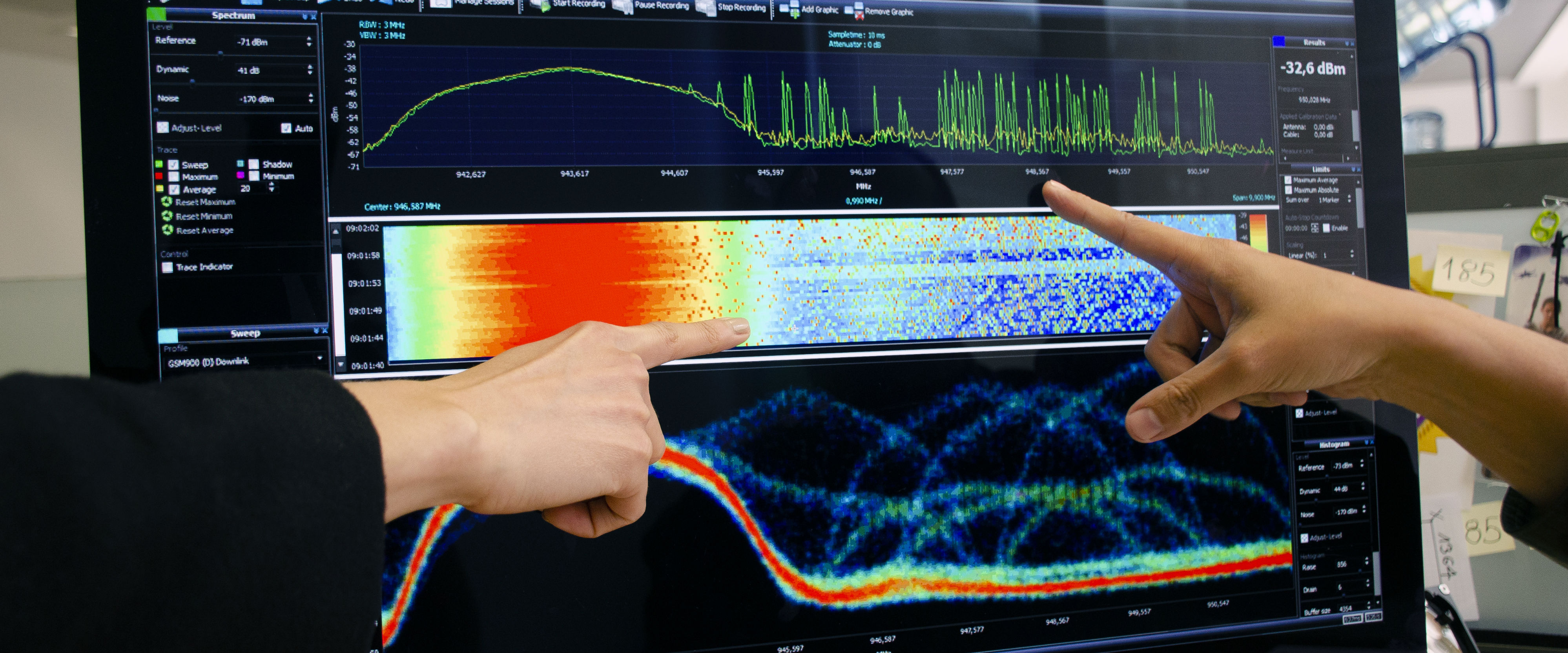 Foto de una pantalla con sistema de analisis de espectro