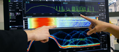 Foto de una pantalla con sistema de analisis de espectro