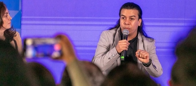 Foto de viceministro de transformación en presnetación