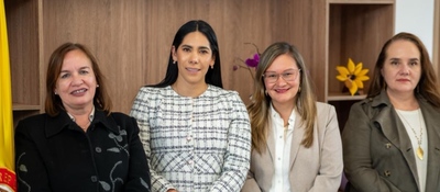 Foto de Ministra TIC y delegados