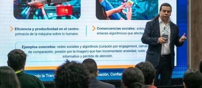 Foto de l viceministro (e) de Transformación Digital en presnetación