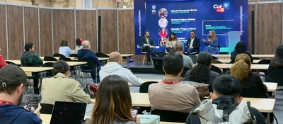 Foto de charlas y panelistas en Colombia 4.0
