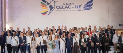 Foto de grupo de asistentes al evento