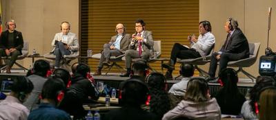 Foto de panelistas del eventos
