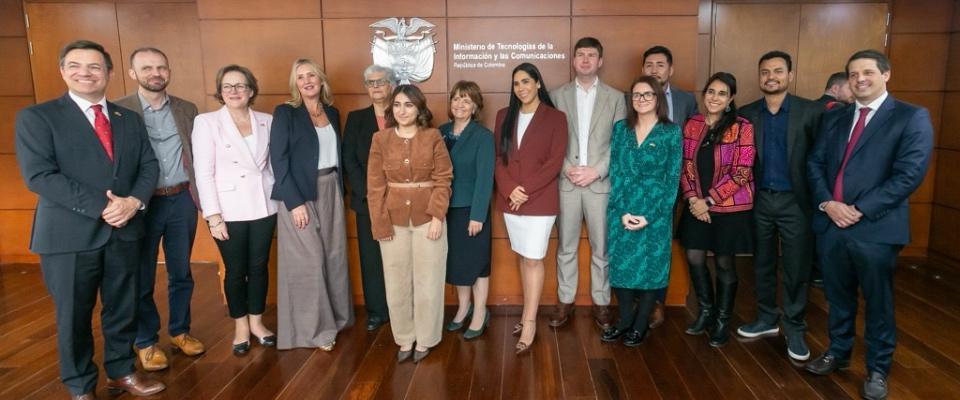 Foto de parlamentarios británicos y colaboradores del Ministerio TIC Foto de parlamentarios británicos y colaboradores del Ministerio TIC