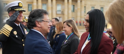 Foto del presidente Petro y la ministra TIC