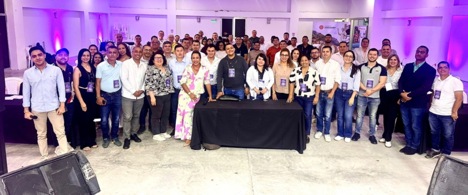 Foto de 150 líderes que participaron en GovCamp