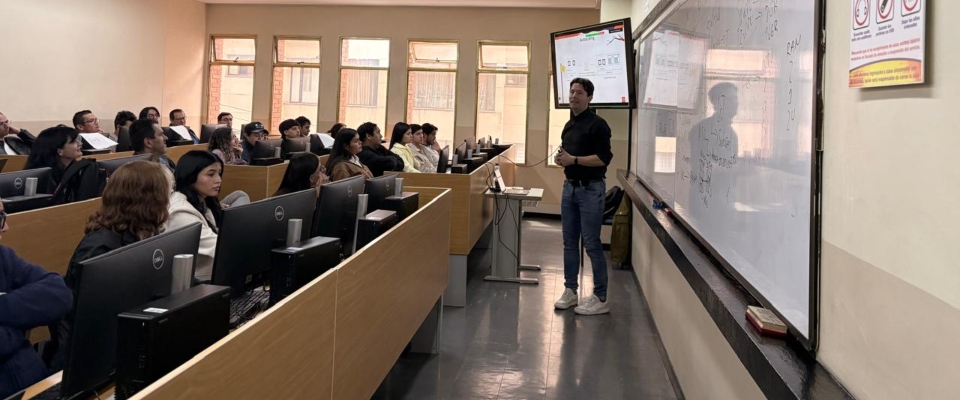 Foto de beneficiarios en capacitación Foto de beneficiarios en capacitación