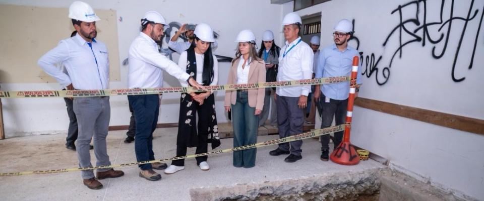 Foto de Ministra TIC en supervisión de obra de la construcción de la facultad de IA