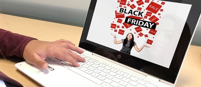 Foto de portatil con imagen alusiva al Black Friday