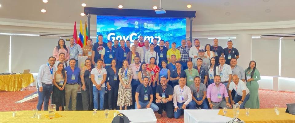 Foto de funcionarios participantes en los GovCamp
