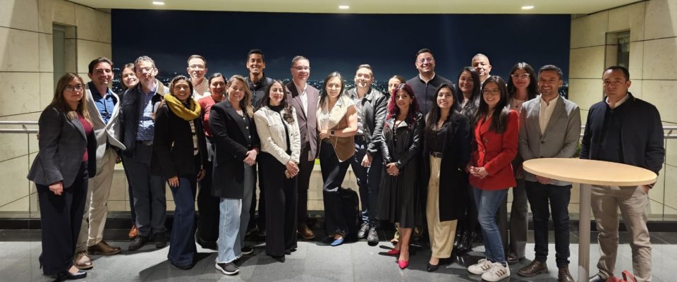 Foto de funcionarios de la ANE