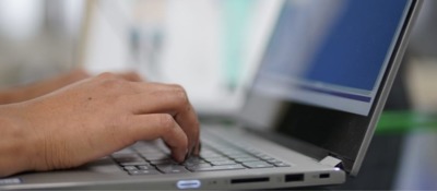 Foto de un computador portatil