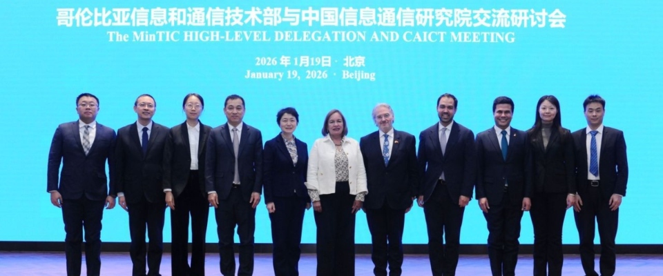 Foto de delegados asistentes a reunión entre Colombia y China