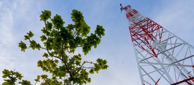 Foto de antena de comunicaciones