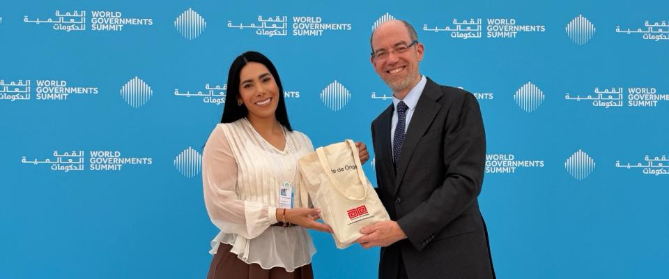 Foto de vicepresidente de Asuntos Gubernamentales y Políticas Públicas de Google y Ministra TIC en Dubai