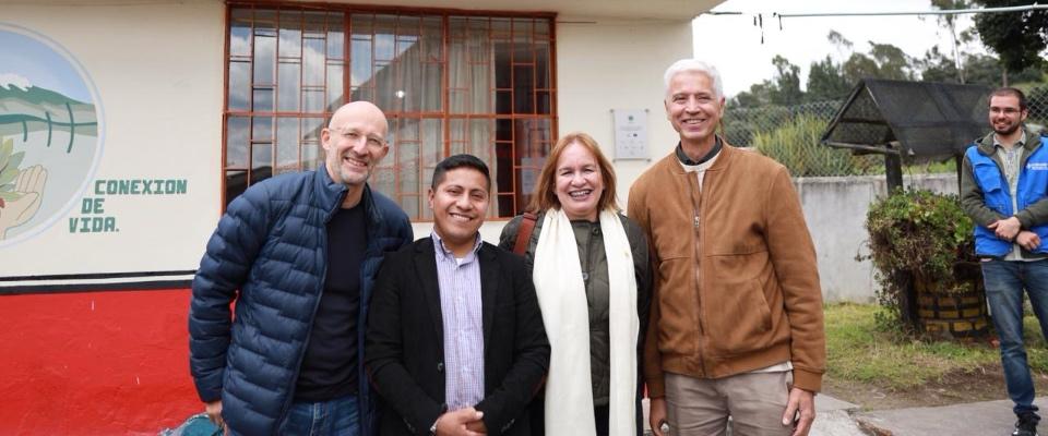 Foto de represnetanmtes de raíces comunitarias