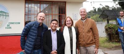 Foto de represnetanmtes de raíces comunitarias