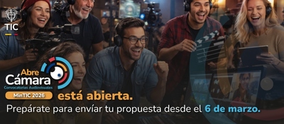 Pieza promocional del Ministerio de Tecnologías de la Información y las Comunicaciones que anuncia la convocatoria “Abre Cámara 2026”, con equipo audiovisual celebrando y fecha de apertura el 6 de marzo