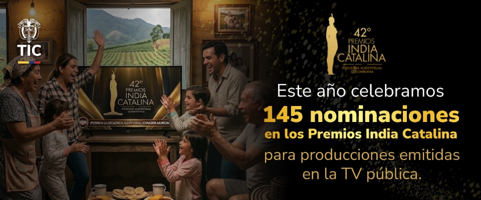 Familia celebra frente al televisor con alegría; en pantalla aparecen los Premios India Catalina y el anuncio de 145 nominaciones.