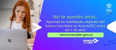 Mujer pelirroja usa un portátil en casa. A su lado, mensaje invita a inscribirse en AvanzaTEC para aprender habilidades digitales.