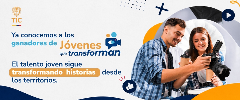Afiche de MinTIC con dos jóvenes revisando una cámara. Anuncia a los 100 ganadores de Jóvenes que Transforman 2026.